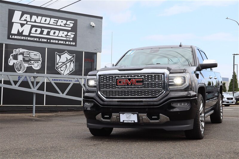 2017 GMC Sierra 1500 Denali  6.2L V8 4X4 LEATHER LOADED - Photo 1 - Gresham, OR 97030