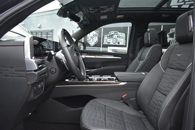 2025 Cadillac Escalade Sport Platinum 4X4 ENTERTAINMENT BLACK ON BLACK LOADED - Photo 15 - Gresham, OR 97030
