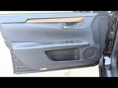 2015 Lexus ES300h Premium   - Photo 9 - Dedham, MA 02026