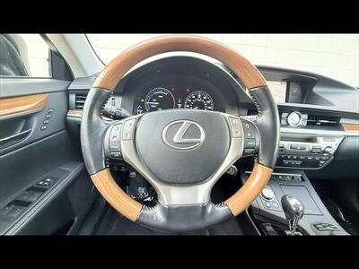2015 Lexus ES300h Premium   - Photo 16 - Dedham, MA 02026