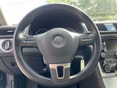 2013 Volkswagen Passat SE PZEV  w/Navi & Sunroof - Photo 13 - Dedham, MA 02026