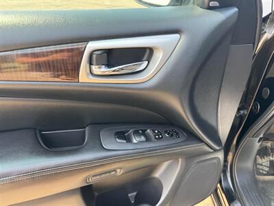 2015 Nissan Pathfinder PLATINUM-PKG, AWD, LEATHER/ROOF/DVD!!!   - Photo 11 - Edmonton, AB T6V 1H4