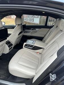 2017 BMW 750i xDrive   - Photo 8 - Edmonton, AB T6V 1H4