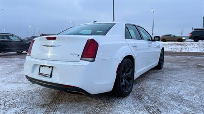 2016 Chrysler 300 Series S   - Photo 5 - Edmonton, AB T6V 1H4