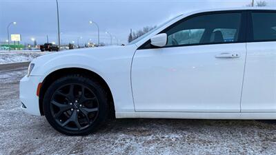 2016 Chrysler 300 Series S   - Photo 9 - Edmonton, AB T6V 1H4