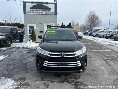 2017 Toyota Highlander XLE   - Photo 8 - Seekonk, MA 02771