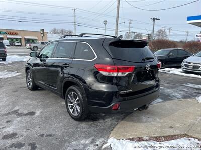 2017 Toyota Highlander XLE   - Photo 4 - Seekonk, MA 02771