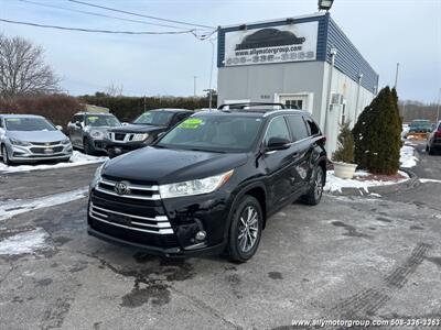 2017 Toyota Highlander XLE   - Photo 2 - Seekonk, MA 02771