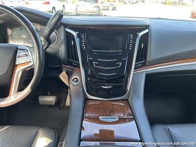 2017 Cadillac Escalade Premium Luxury   - Photo 8 - Seekonk, MA 02771