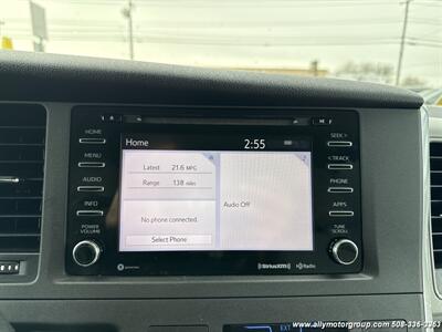 2018 Toyota Sienna LE 8-Passenger   - Photo 16 - Seekonk, MA 02771