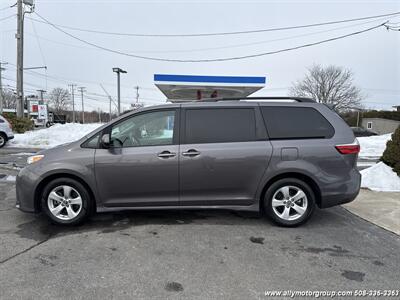 2018 Toyota Sienna LE 8-Passenger   - Photo 8 - Seekonk, MA 02771