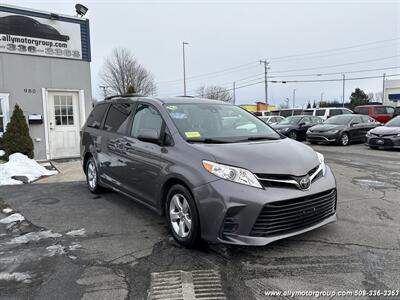 2018 Toyota Sienna LE 8-Passenger   - Photo 3 - Seekonk, MA 02771