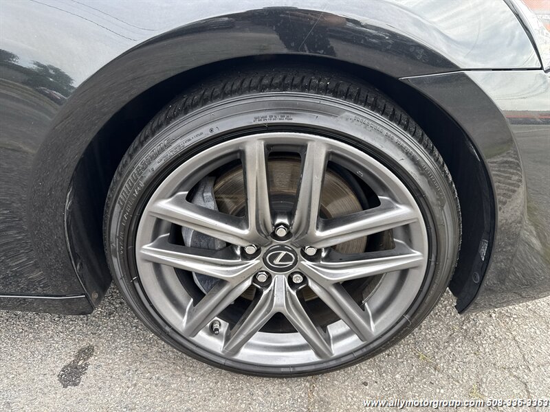 2017 Lexus IS 300 - Photo 11 - Seekonk, MA 02771