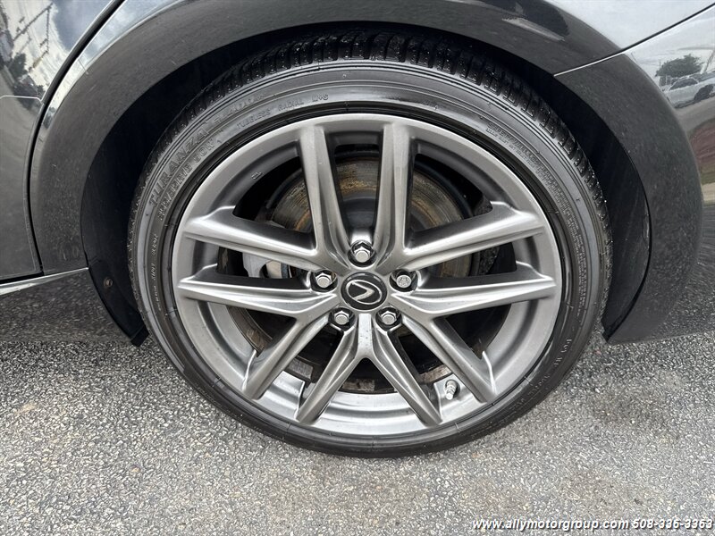 2017 Lexus IS 300 - Photo 9 - Seekonk, MA 02771