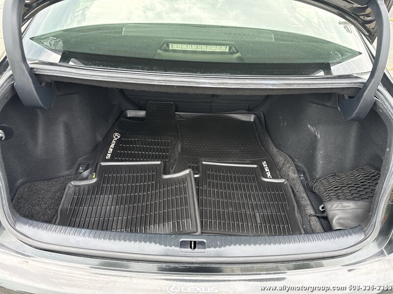 2017 Lexus IS 300 - Photo 14 - Seekonk, MA 02771