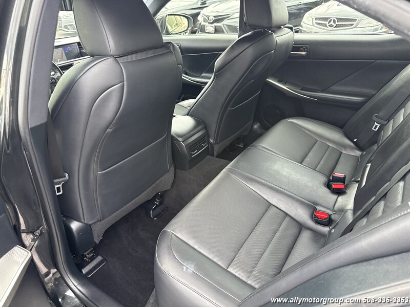 2017 Lexus IS 300 - Photo 16 - Seekonk, MA 02771