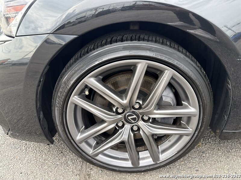 2017 Lexus IS 300 - Photo 8 - Seekonk, MA 02771