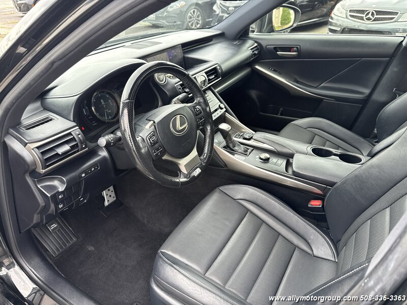 2017 Lexus IS 300 - Photo 19 - Seekonk, MA 02771