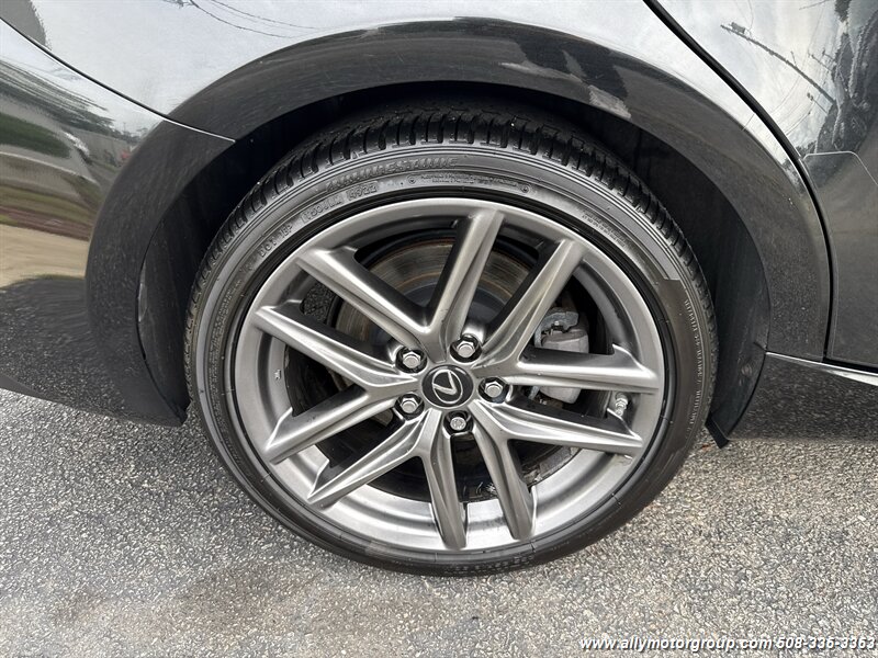 2017 Lexus IS 300 - Photo 10 - Seekonk, MA 02771