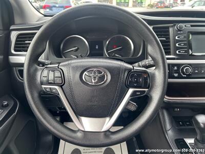 2015 Toyota Highlander LE Plus   - Photo 17 - Seekonk, MA 02771