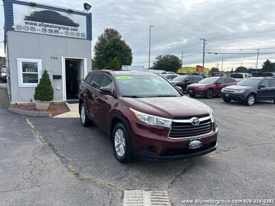 2015 Toyota Highlander LE Plus   - Photo 2 - Seekonk, MA 02771