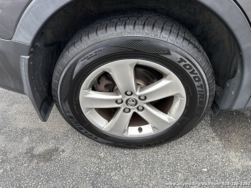 2015 Toyota RAV4 XLE - Photo 11 - Seekonk, MA 02771