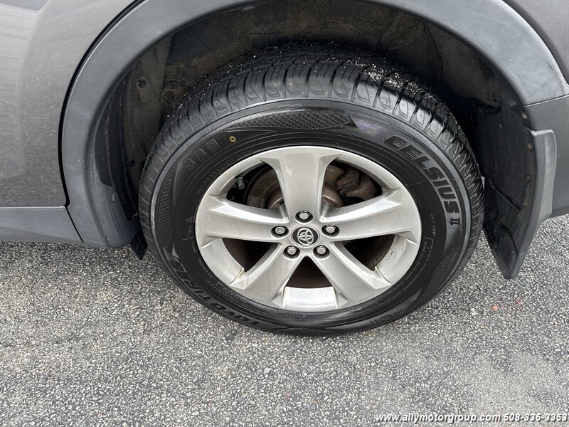 2015 Toyota RAV4 XLE - Photo 10 - Seekonk, MA 02771