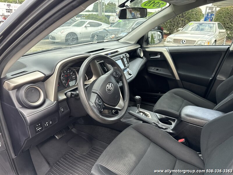2015 Toyota RAV4 XLE - Photo 18 - Seekonk, MA 02771