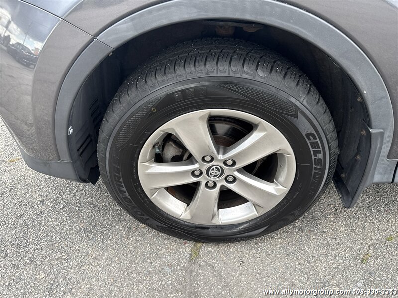 2015 Toyota RAV4 XLE - Photo 9 - Seekonk, MA 02771