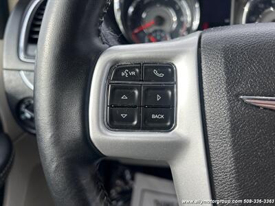 2014 Chrysler Town and Country Touring   - Photo 19 - Seekonk, MA 02771