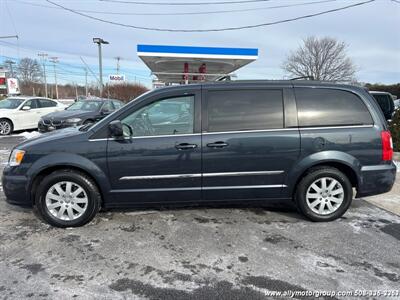 2014 Chrysler Town and Country Touring   - Photo 3 - Seekonk, MA 02771