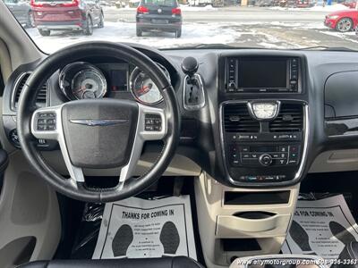 2014 Chrysler Town and Country Touring   - Photo 16 - Seekonk, MA 02771