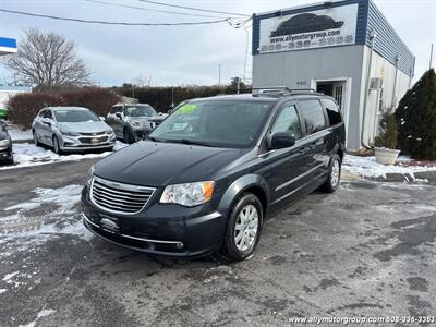 2014 Chrysler Town and Country Touring   - Photo 2 - Seekonk, MA 02771