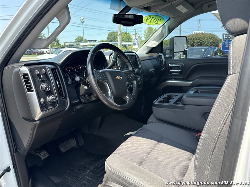 2019 Chevrolet Silverado 2500HD LT - Photo 15 - Seekonk, MA 02771