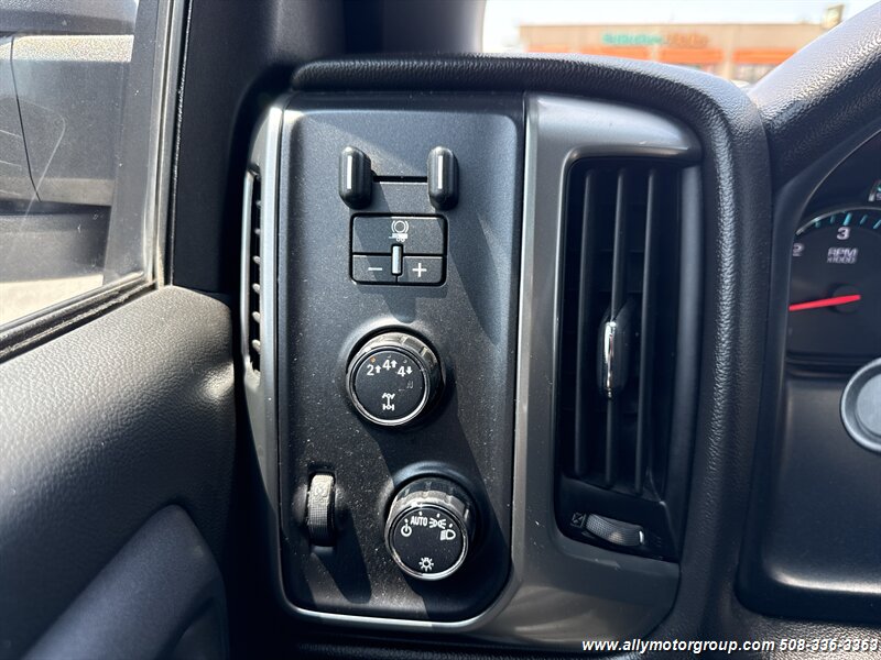 2019 Chevrolet Silverado 2500HD LT - Photo 17 - Seekonk, MA 02771
