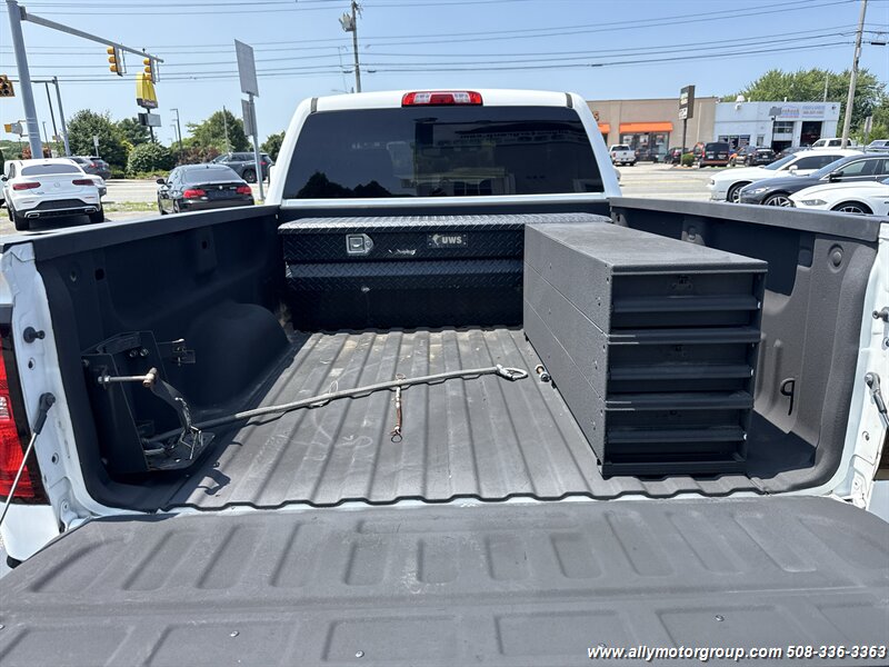 2019 Chevrolet Silverado 2500HD LT - Photo 13 - Seekonk, MA 02771