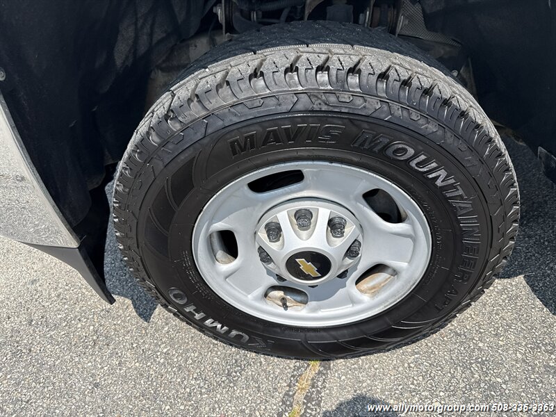 2019 Chevrolet Silverado 2500HD LT - Photo 9 - Seekonk, MA 02771