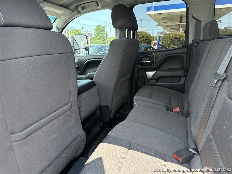 2019 Chevrolet Silverado 2500HD LT - Photo 14 - Seekonk, MA 02771