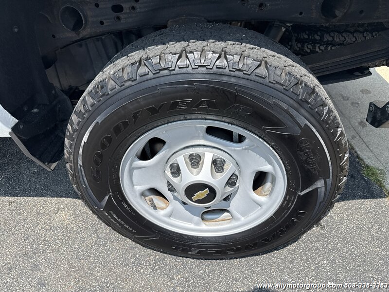 2019 Chevrolet Silverado 2500HD LT - Photo 10 - Seekonk, MA 02771