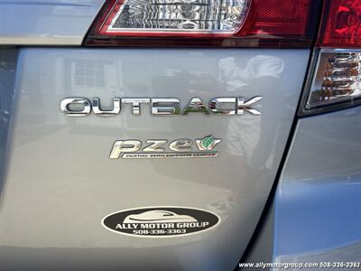 2013 Subaru Outback 2.5i Limited   - Photo 15 - Seekonk, MA 02771