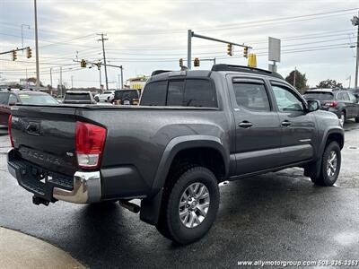 2017 Toyota Tacoma SR V6 - Photo 10 - Seekonk, MA 02771