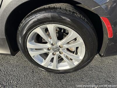 2017 Chrysler 200 Limited Platinum   - Photo 9 - Seekonk, MA 02771