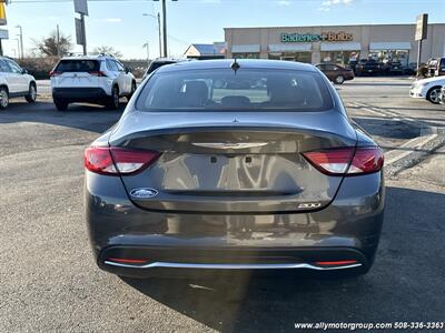 2017 Chrysler 200 Limited Platinum   - Photo 6 - Seekonk, MA 02771