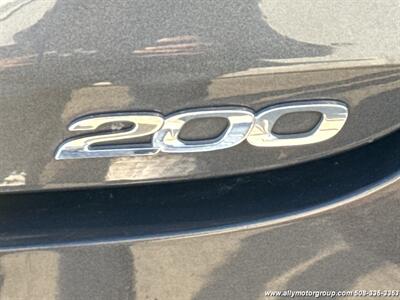 2017 Chrysler 200 Limited Platinum   - Photo 7 - Seekonk, MA 02771