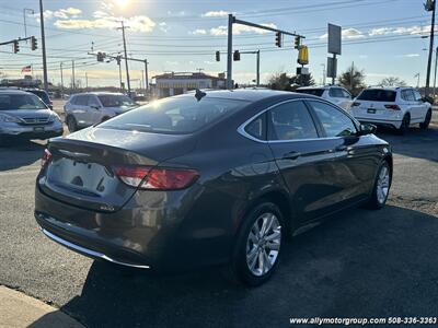 2017 Chrysler 200 Limited Platinum   - Photo 5 - Seekonk, MA 02771