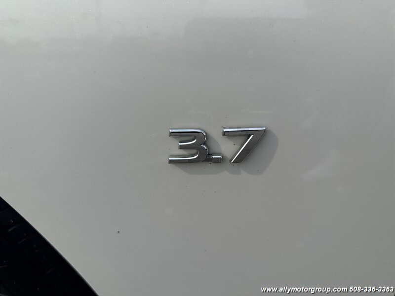 2015 INFINITI Q50 - Photo 9 - Seekonk, MA 02771