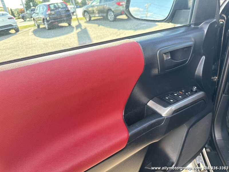 2019 Toyota Tacoma SR5 V6 - Photo 19 - Seekonk, MA 02771
