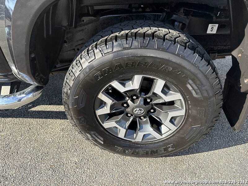 2019 Toyota Tacoma SR5 V6 - Photo 10 - Seekonk, MA 02771