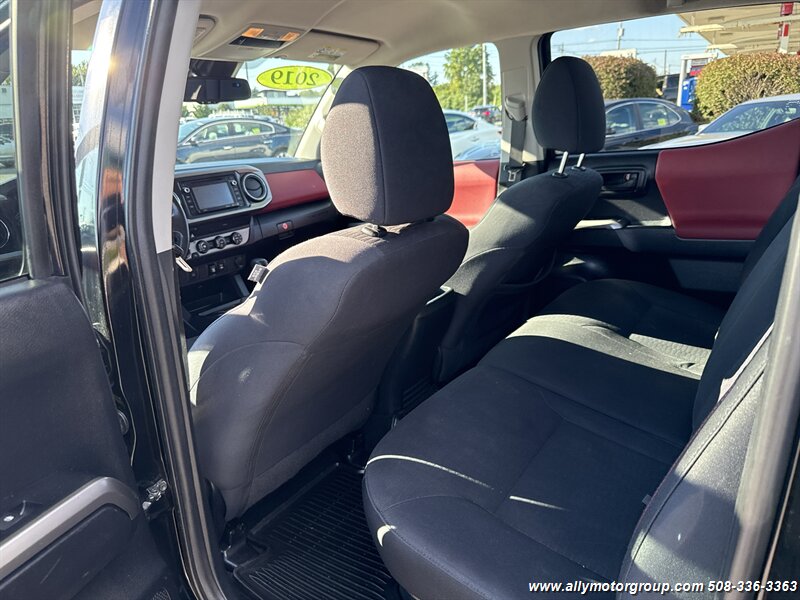 2019 Toyota Tacoma SR5 V6 - Photo 18 - Seekonk, MA 02771