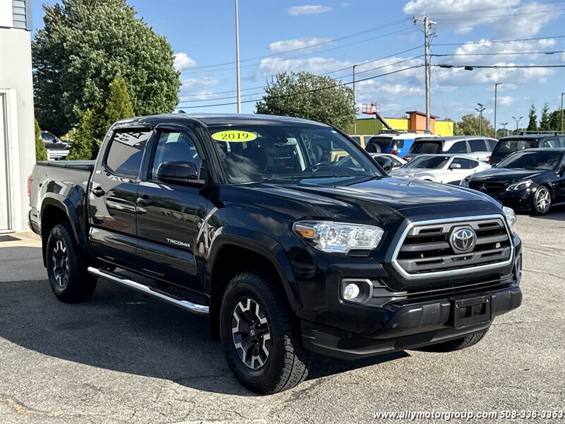 2019 Toyota Tacoma SR5 V6 - Photo 3 - Seekonk, MA 02771